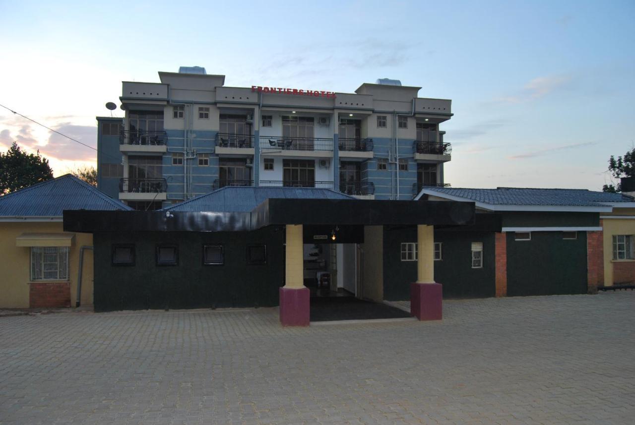 Frontiers Hotel エンテベ エクステリア 写真