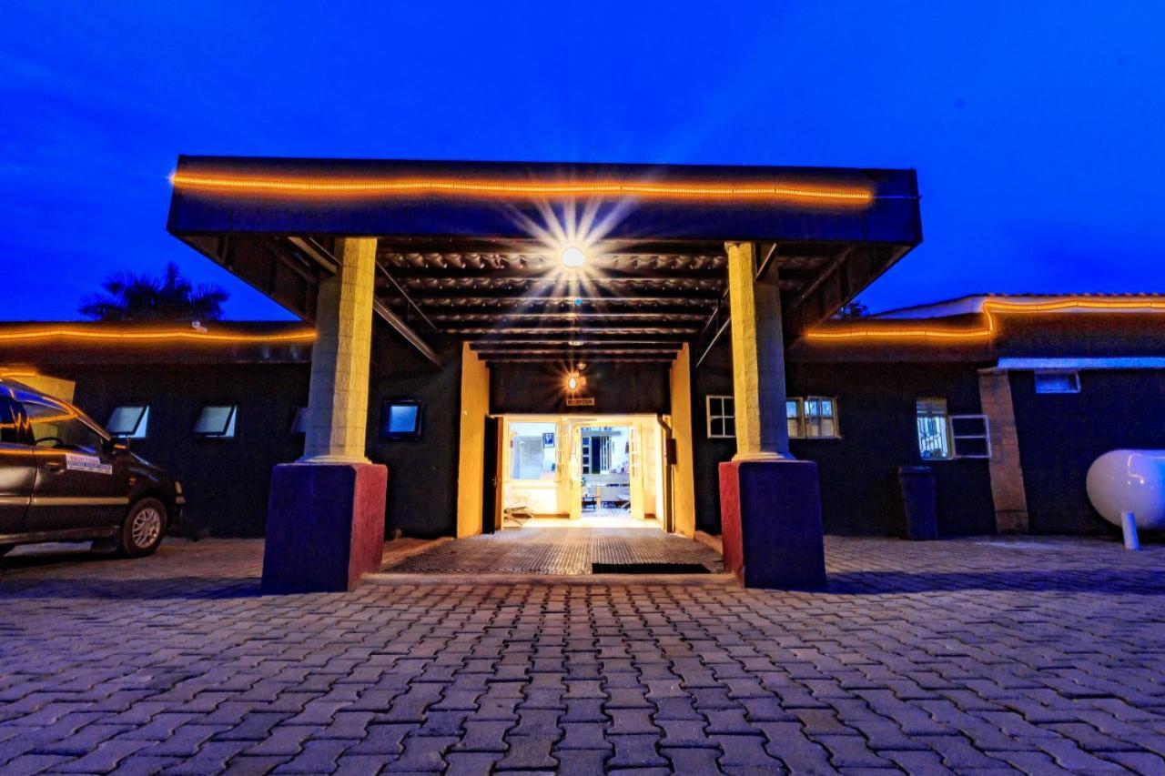 Frontiers Hotel エンテベ エクステリア 写真